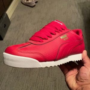 Classic Red Puma Roma sneakers